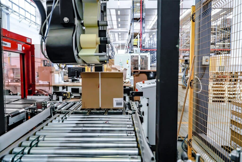 Warehouse conveyor installation feeding a dispatch area
